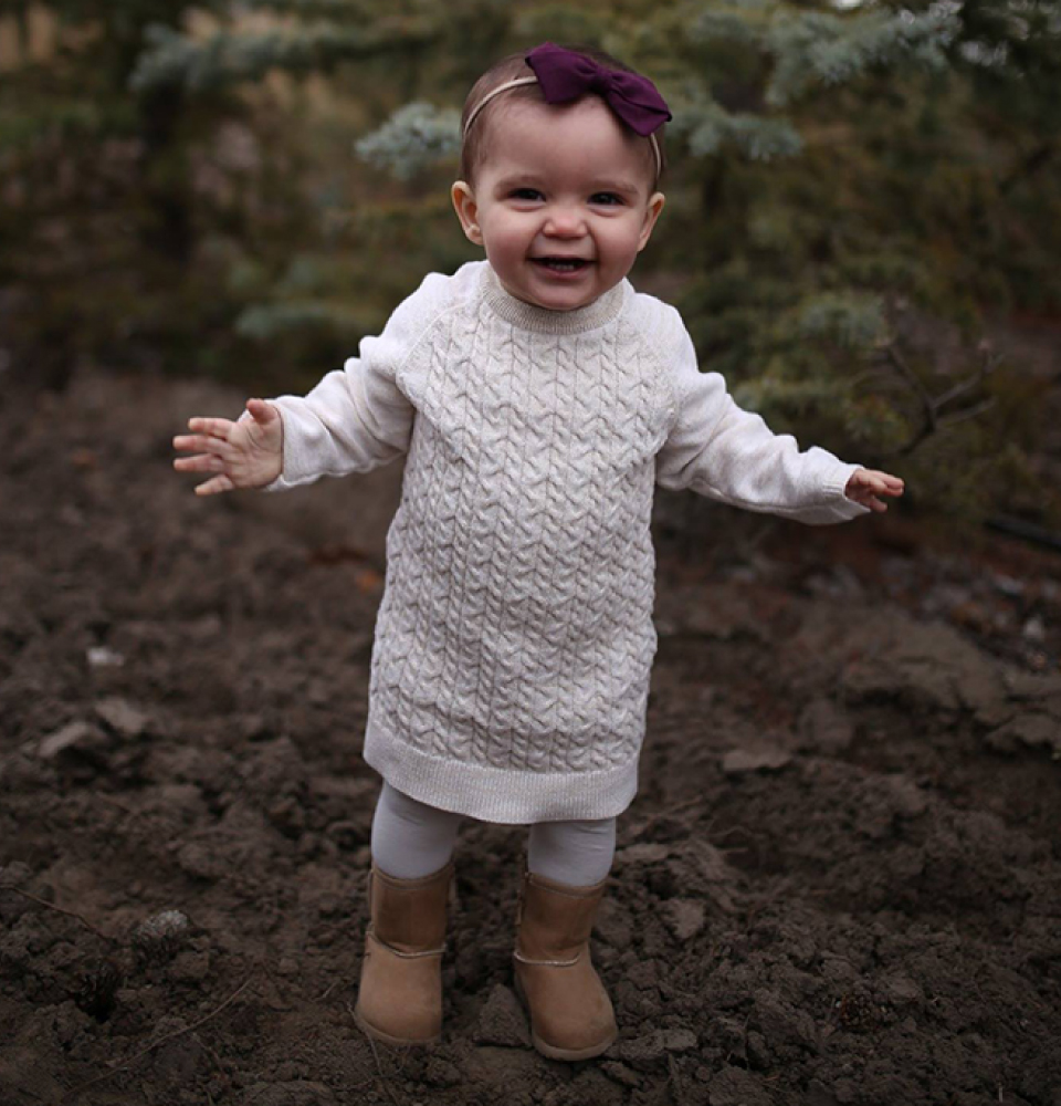 Little girl photo in the Christmas Tree Farm Photo Shoot Locations Near Rexburg