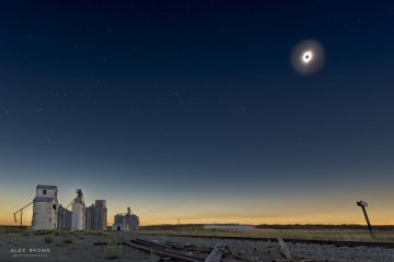 Eclipse phot by @calexbrown