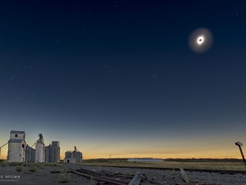 Eclipse phot by @calexbrown