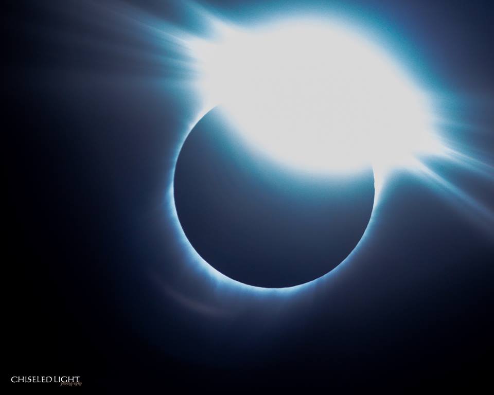 Eclipse photo by @chiseledlight