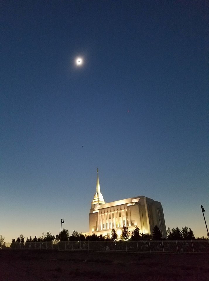 Eclipse photo by @tayloryardleyldstemples