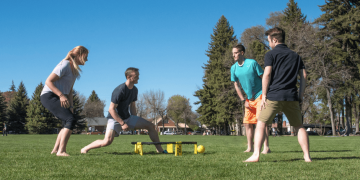 Roommate spikeball tournament - players at Porter Park
