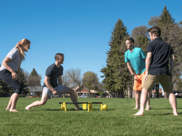 Roommate spikeball tournament - players at Porter Park